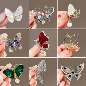 French Vintage Fashion Red Rhinestone Butterfly Brooch High-End Elegant Alloy Coat Dress Accessories Lapel Pin Jewelry Gift