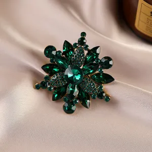 Vintage green crystal flower brooch elegant rhinestone lapel pin exquisite jewelry for women coat