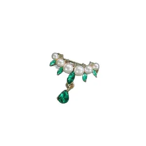 Elegant pearl teardrop brooch with green crystal and gold metal for women suit dress decor.