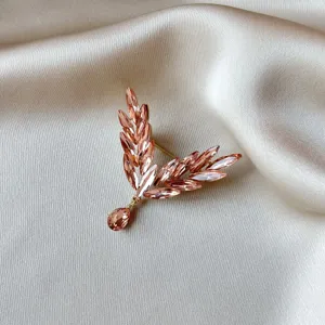 Exquisite crystal angel wing brooch, delicate pink rhinestone suit pin accessory for women.