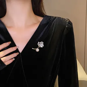 Exquisite pearl crystal flower brooch detail, elegant accessory for clothing decoration.