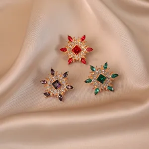 Vintage Alloy Rhinestone Flower Brooch For Women Exaggerated Crystal Snowflake Breastpin Elegant Banquet Corsage Gift