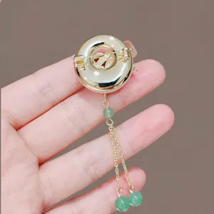 Broche de hebilla de seguridad estilo chino detalle, metal dorado con cuentas de borla.