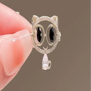 Exquisite rhinestone cat brooch detail, stylish anti-glare lapel pin accessory for women.
