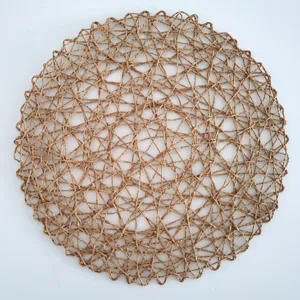 Gedetailleerd overzicht van een ronde minimalistische papieren touw placemat in bruin.