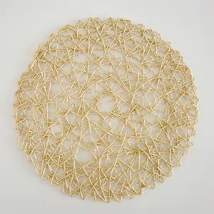 Ronde papieren touw placemat detail, natuurlijke geweven textuur, rustiek decor.