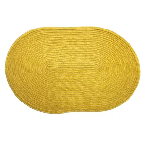 Set de table ovale en PP tisse jaune detail, sous-plat isolant pour cuisine et salle a manger.