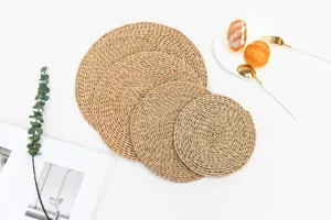 Hand-woven straw placemat round natural cattail table mat heat insulation pad for dining table