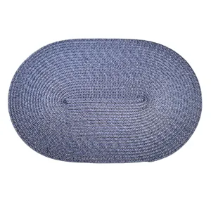 Vue détaillée du set de table ovale en polypropylène tressé bleu avec une texture fine.