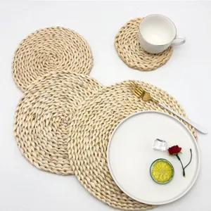Natural corn husk braided round placemat and coaster set, heat-resistant table mat for dining room.