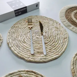 Round straw woven placemat for dining table, thick heat insulation pad, natural eco-friendly design.