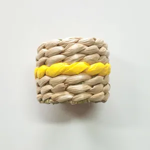 Portatovaglioli in paglia intrecciata a mano, supporto naturale in tifa per decorazione tavola.