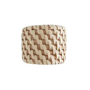Modern minimalist rattan napkin ring, natural straw woven napkin holder for home hotel dining table decor.