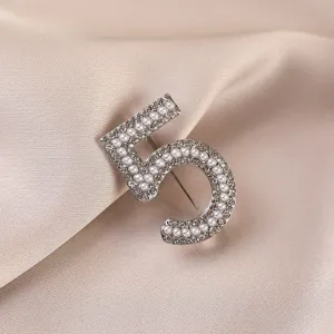 Elegant pearl rhinestone number 5 brooch vintage fashion coat pin luxury clothing accessory