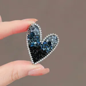 Niche Luxurious Asymmetric Colorblock Heart Brooch Women High End Rhinestone Collar Anti Glare Pin Fashion Jewelry