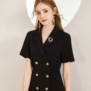 Detailaufnahme der Perlen Weizen Brosche, elegantes Metall Design für Damen Anzüge Mode.