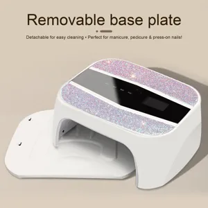 Dettaglio della lampada per unghie UV con strass e base bianca rimovibile.