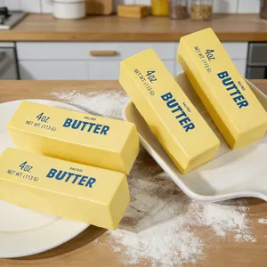 Realistisches Butter-Squishy-Spielzeug zum Stressabbau in einer Küchenumgebung.