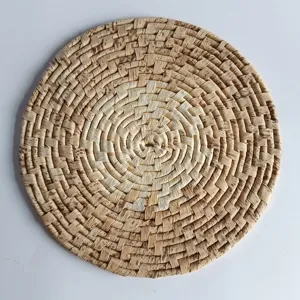 Round woven placemat made from natural corn husk and bamboo leaves, great thermal cup mat detail.