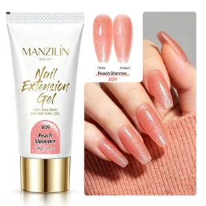 Λεπτομερής προβολή του τζελ νυχιών Peach Shimmer με γυαλιστερό και ματ φινίρισμα