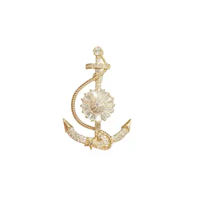 Elegante broche de ancla de cristal para mujer, accesorio de traje dorado de lujo.