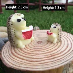 Set di figurine di riccio in miniatura che leggono libri per decorazioni micro paesaggio
