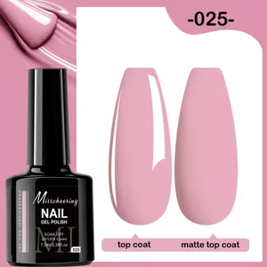 Détail du vernis gel rose #025 montrant les effets de finition brillant et mat