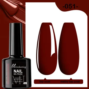 Détail du gel à ongles bordeaux 051 montrant le contraste entre fini brillant et mat