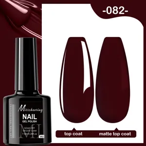 Vue détaillée d'un vernis gel bordeaux avec des finitions top coat brillantes et mates
