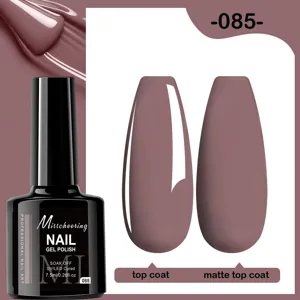 Vue détaillée du vernis à ongles gel vieux rose avec finitions brillante et mate