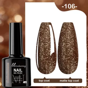 Comparaison des finitions brillantes et mates pour le vernis à ongles marron pailleté professionnel.
