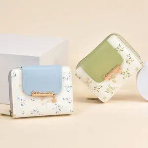 Portefeuille à fleurs pastel pour femmes avec un charmant logo décoratif en métal doré