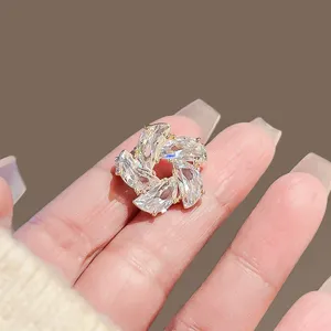 Exquisite crystal flower brooch pin, elegant sparkling marquise zirconia collar accessory.