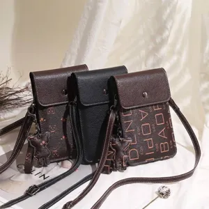 Mini sac à bandoulière pour téléphone avec motif d'ours et texture en cuir élégante