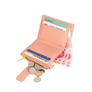 Schlanke gesteppte Damengeldbörse in Rosa mit vielen Kartenfächern und Münzfach.