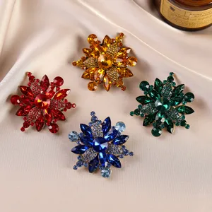 European American Fashion Alloy Rhinestone Flower Brooch Vintage Crystal Brooches Elegant Coat Suit Pins Jewelry Gift