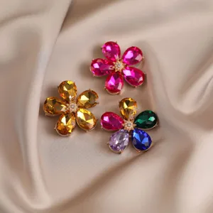 Vintage Alloy Crystal Flower Brooch Luxury Rhinestone Artificial Pearl Coat Sweater Pin Women Fashion Jewelry