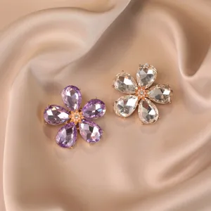 Crystal flower brooch detail, sparkling teardrop rhinestone alloy pin for coat and sweater.