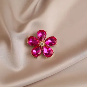 Vintage pink crystal flower brooch for women, elegant alloy coat sweater pin accessory.