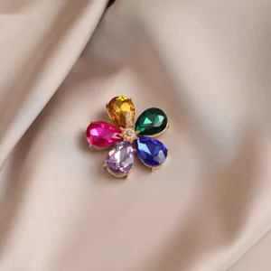 Exquisite multi-color crystal flower brooch, elegant alloy pin accessory for women coat sweater.
