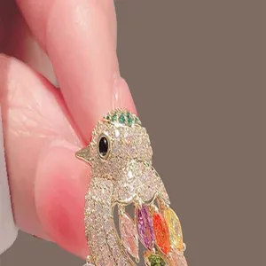 Exquisite crystal magpie bird brooch luxury rhinestone suit pin elegant women jewelry