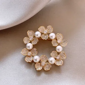 Elegant Garland Pearl Rhinestone Brooch Gold Alloy Plant Shape Fashion Clothing Pin Jewelry Gift