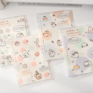 Gros plan detaille de carnet a anneaux B5 transparent avec illustrations de chat mignon.