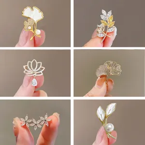 Alloy Rhinestone Flower Brooch Pin For Women Elegant Leaf Pattern Anti-exposure Safety Pin High-grade Artificial Pearl Clothing Accessories