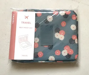 Borsa organizer cosmetica da viaggio impermeabile portatile con motivo floreale e zip.