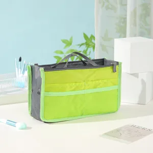 Gruene und graue multifunktionale Kosmetiktasche mit Doppelreissverschluss und Netztaschen.