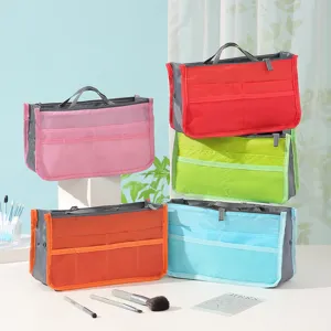 Multifunktionaler Handtaschen-Organizer mit vielen praktischen Fächern für den Alltag.