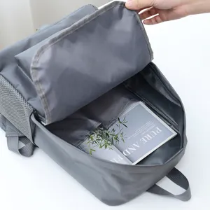 Grauer wasserdichter Studenten-Rucksack mit großer Kapazität für Schule, Reisen und Alltag.