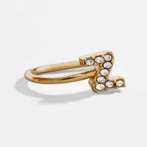 Λεπτομερής προβολή χρυσού ear cuff γράμμα Ζ με λαμπερά στρας και κομψό σχέδιο U