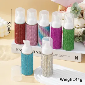Vue détaillée de flacons pompe à mousse de 60ml avec des décorations en strass colorés